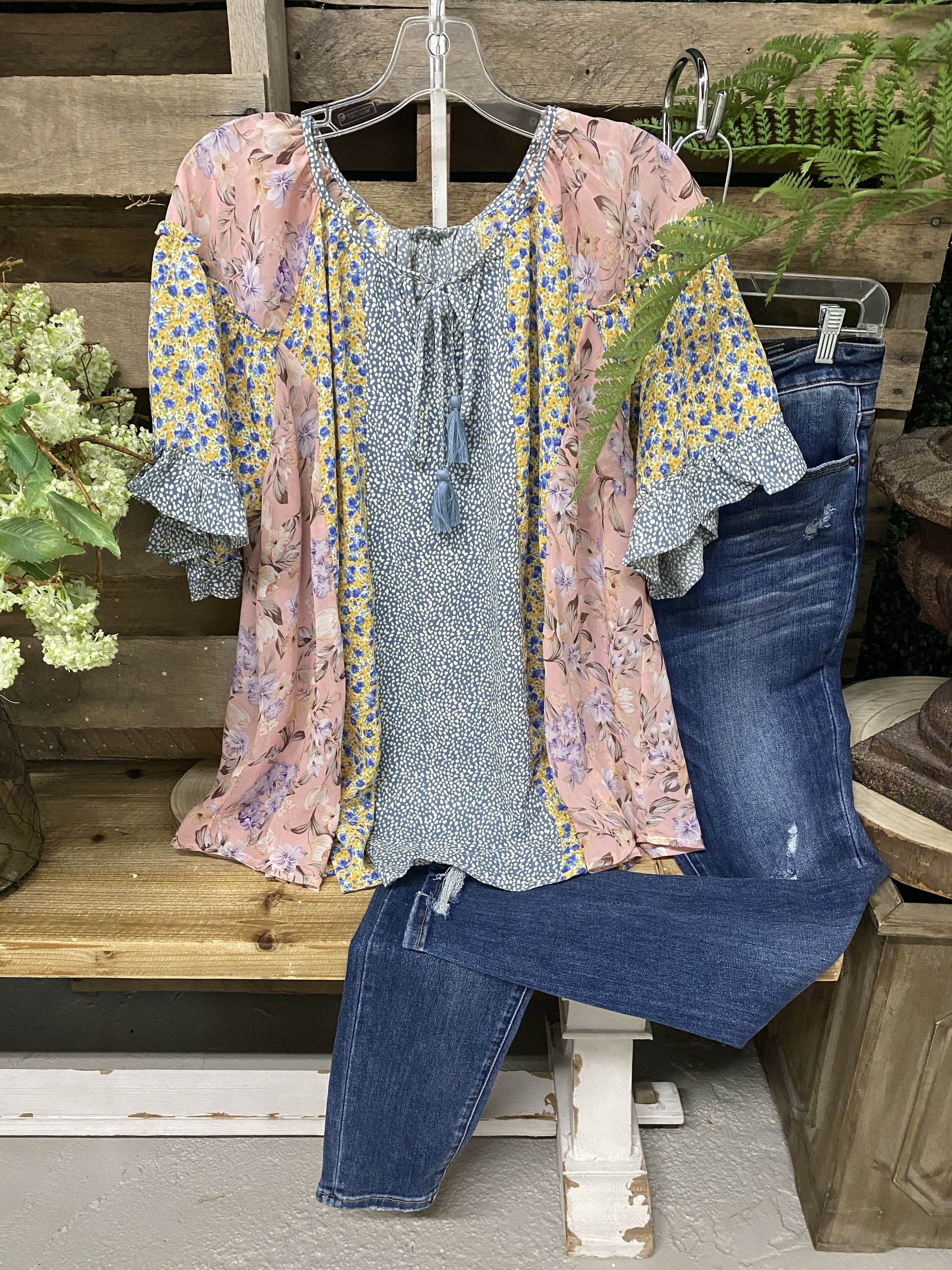 MEET SUMMER Floral Top